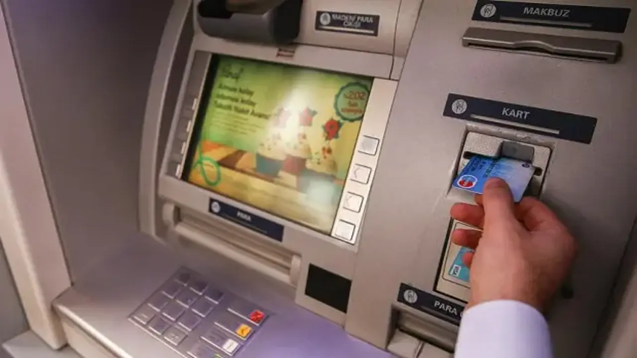Skandal karar: Dev banka Türkiye'deki ATM'lerini kapatıyor