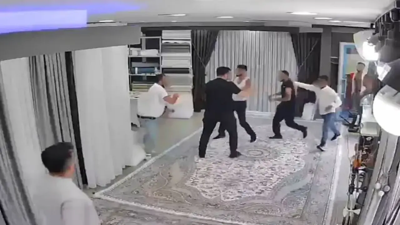 Sokaktaki kavga perdecide devam etti o anlar kameralara yansıdı...