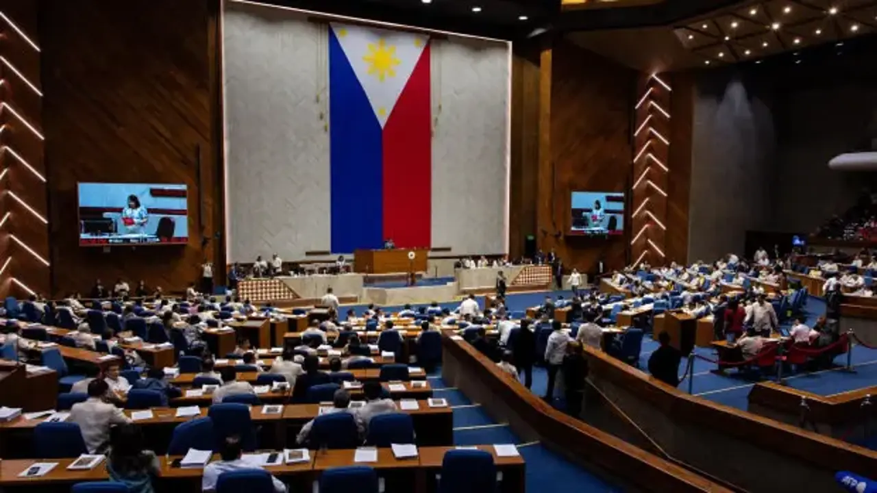 Son dakika...Filipinler Senatosu’nda silah sesleri
