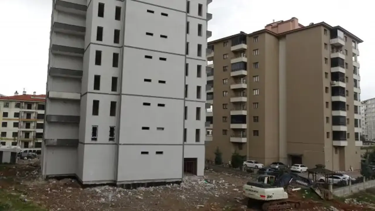 Stajyer öğrenci 25 metreden düşerek hayatını kaybetti
