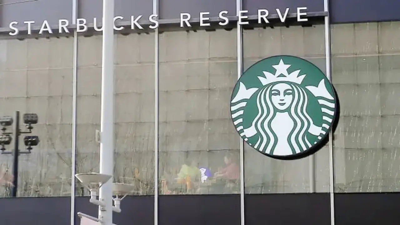 Starbucks 300 çalışanını işten çıkarıyor