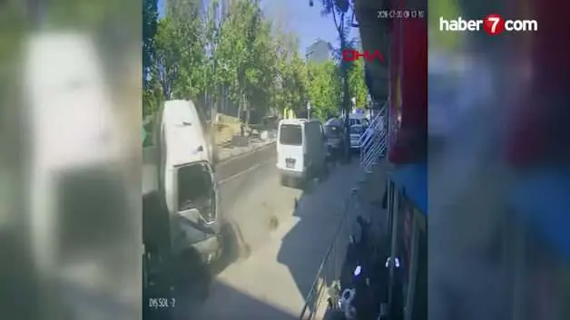 Su tankeri dehşet saçtı! Kaza sonrası şoför olay yerinden kaçtı