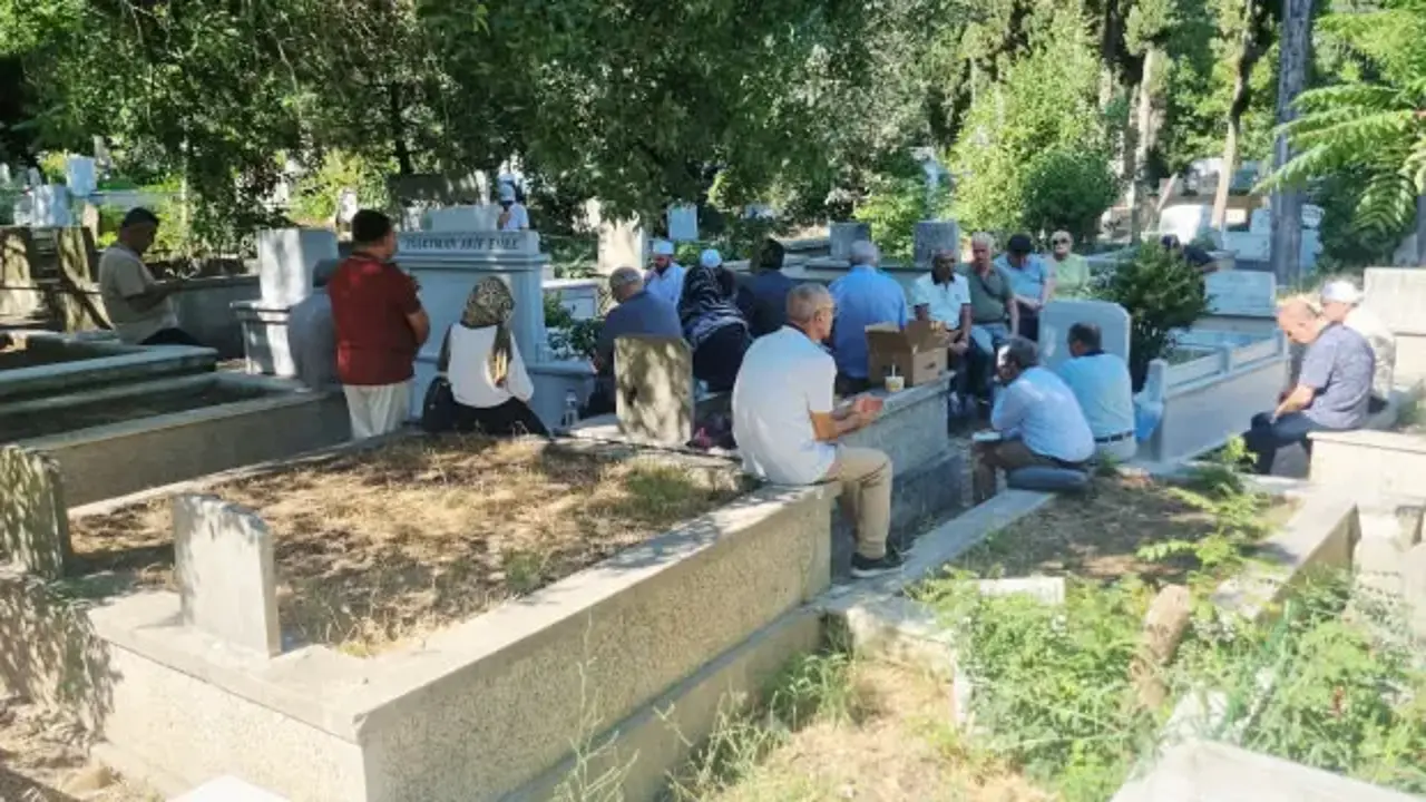 Süleyman Arif Emre, Türkiye Yazarlar Birliği tarafından kabri başında anıldı