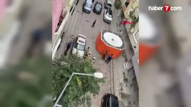 Sultangazi'de bıçaklı rehine dehşeti: Rehin aldığı ailesini özel harekat kurtardı