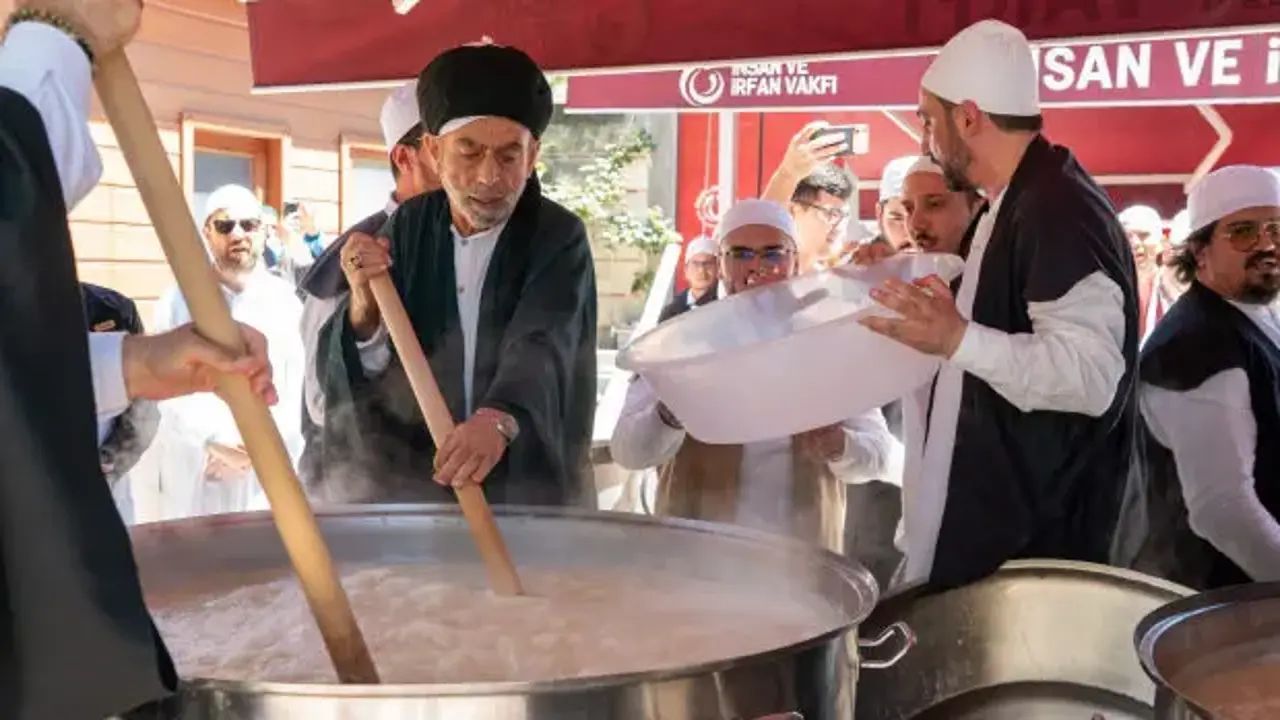 Sünbül Efendi Tekkesi’nde 13. kez aşure kazanları kaynadı