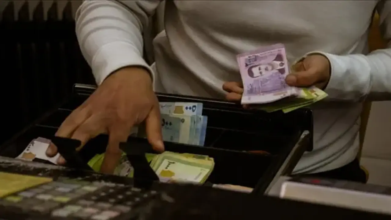 Suriye'de Esed’li paralar tarihe karıştı! Eski banknotları yaktılar