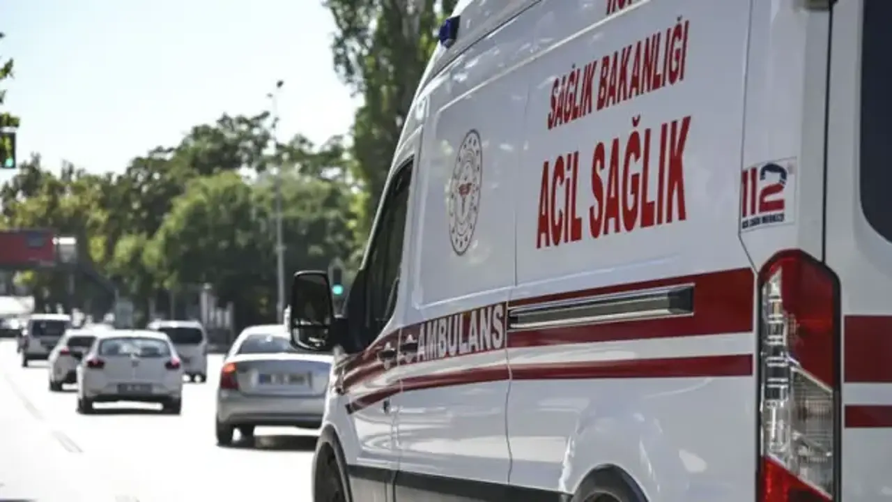 Süt kamyonu ile otomobil çarpıştı: 5 yaralı!