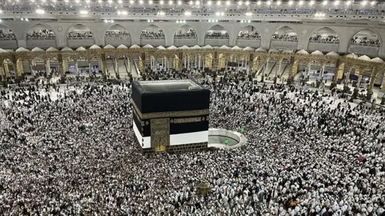 Suudi Arabistan: Hac için ülkeye gelenlerin sayısı 860 bini aştı