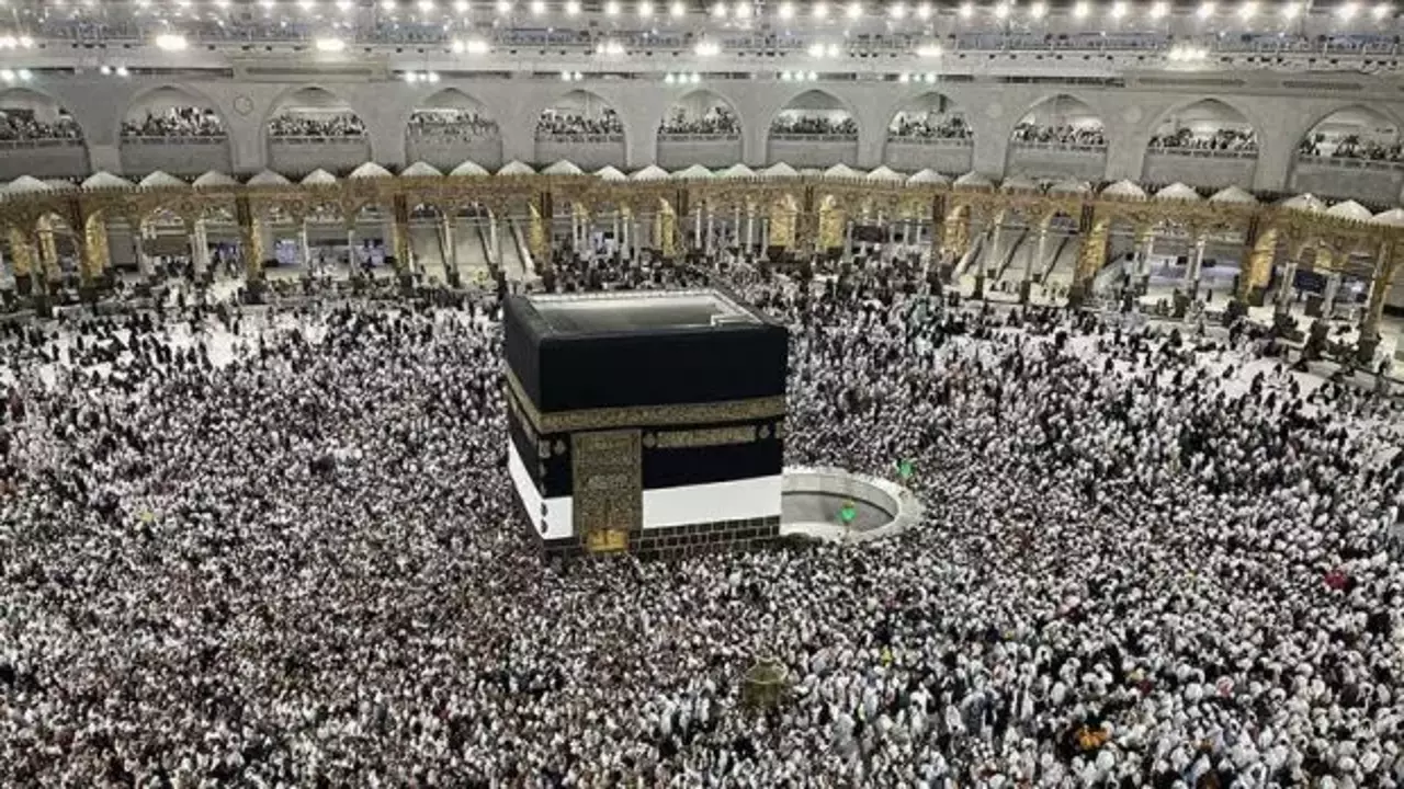 Suudi Arabistan'dan hac duyurusu: Uymayanlara 1,2 milyon ceza uygulanacak