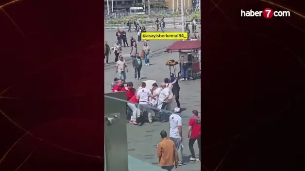 Taksim’de dönerciler bir kişiyi darp etti