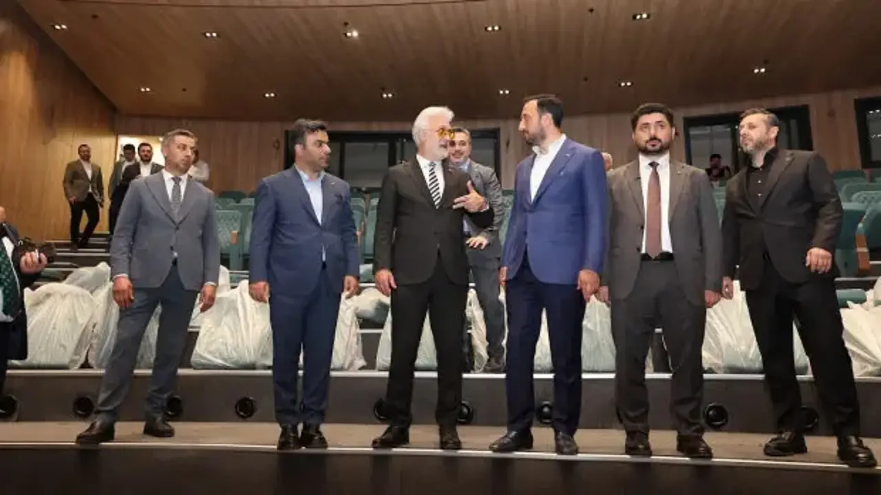 Tamer Karadağlı’dan Bağcılar’da açılacak tiyatro binası için “Süper” yorumu