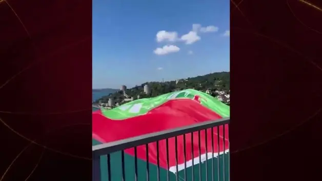 Tarihinde ilk kez Süper Lig'de yer alacak Amedspor'un bayrağı FSM köprüsüne asıldı