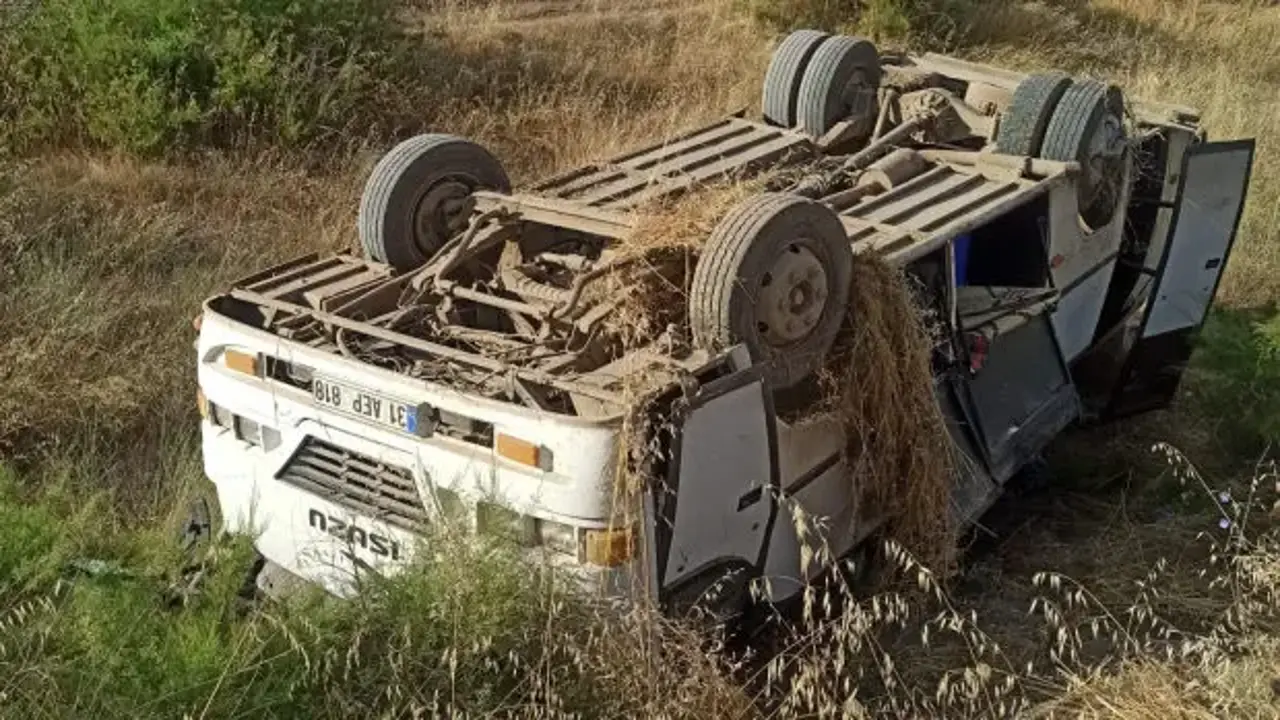 Tarım işçilerini taşıyan minibüs devrildi: 6’sı çocuk, 16 yaralı