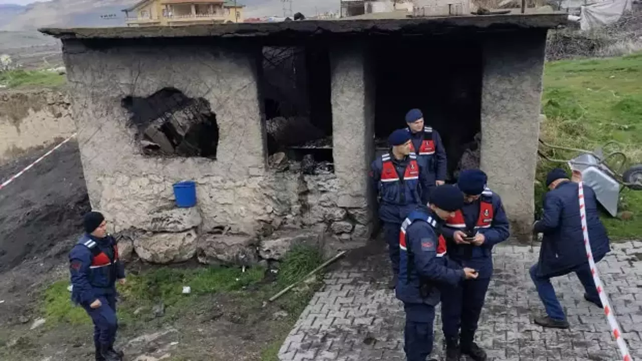 Tavanı çöken fırının enkazı altında kalan kadın öldü