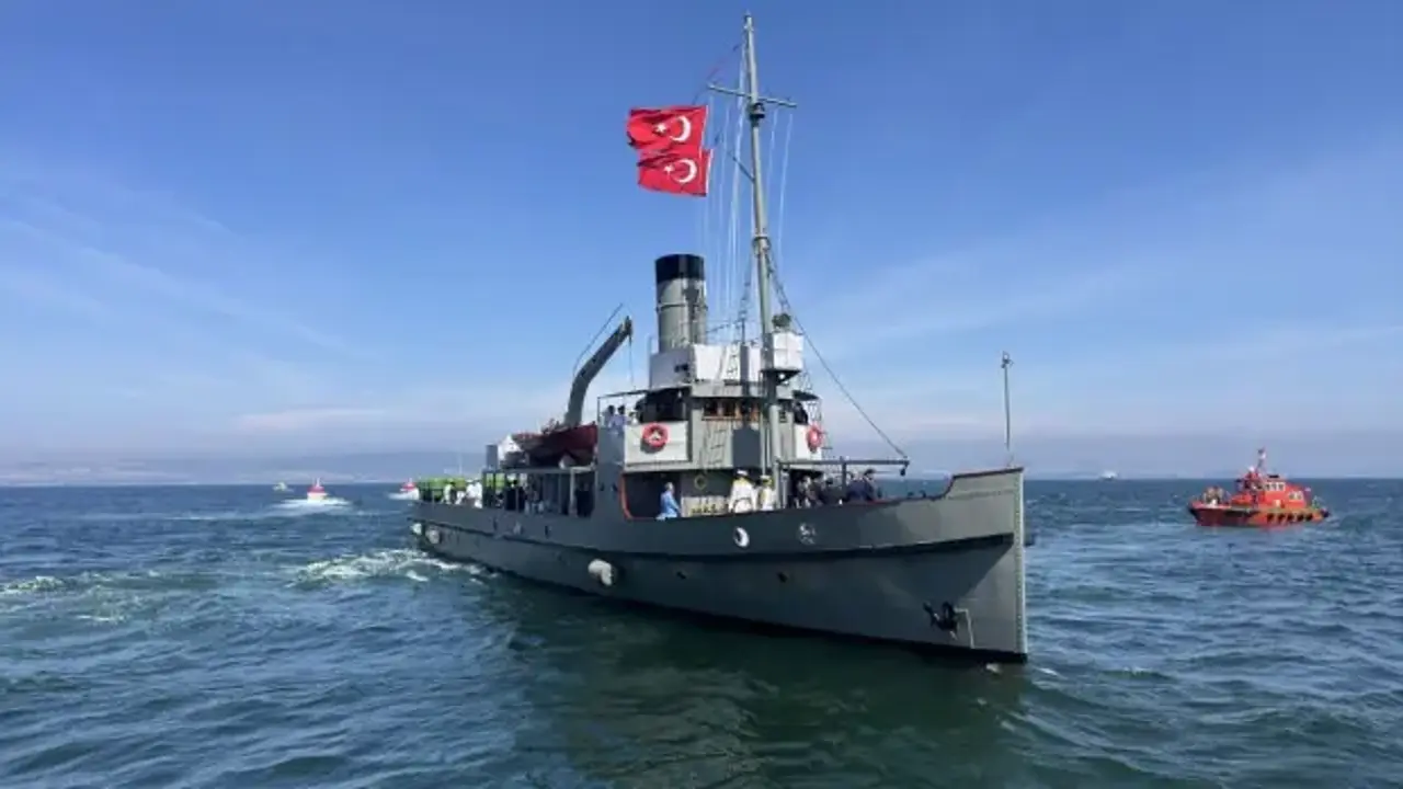 TBMM Başkanı Kurtulmuş, Çanakkale'de Nusret Mayın Gemisi'yle boğazı geçti