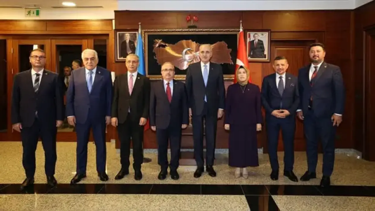 TBMM Başkanı Kurtulmuş, Türkiye'nin Bakü Büyükelçiliğini ziyaret etti