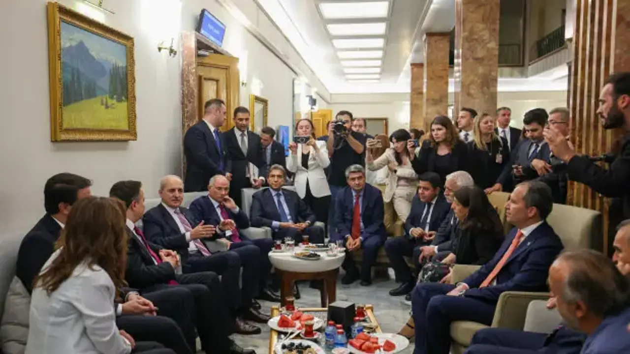 TBMM Başkanı Numan Kurtulmuş, kulisleri ziyaret etti! Bahçeli'den anlamlı hediye