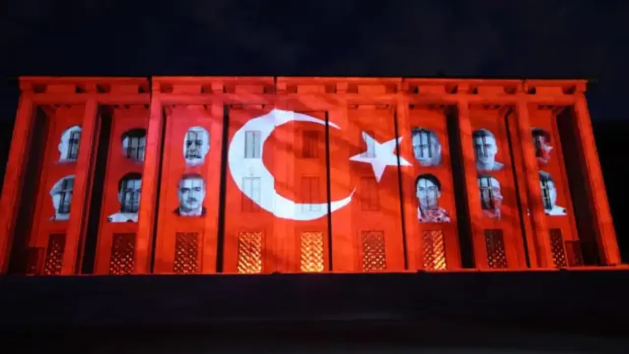 TBMM binasına 15 Temmuz şehitlerinin fotoğrafı yansıtıldı