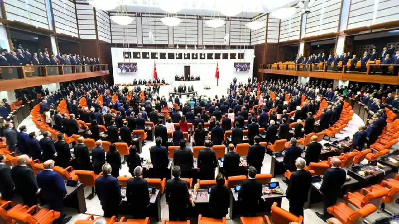 TBMM'de koltuk sayısı sil baştan değişti! İşte partilerin güncel sayıları