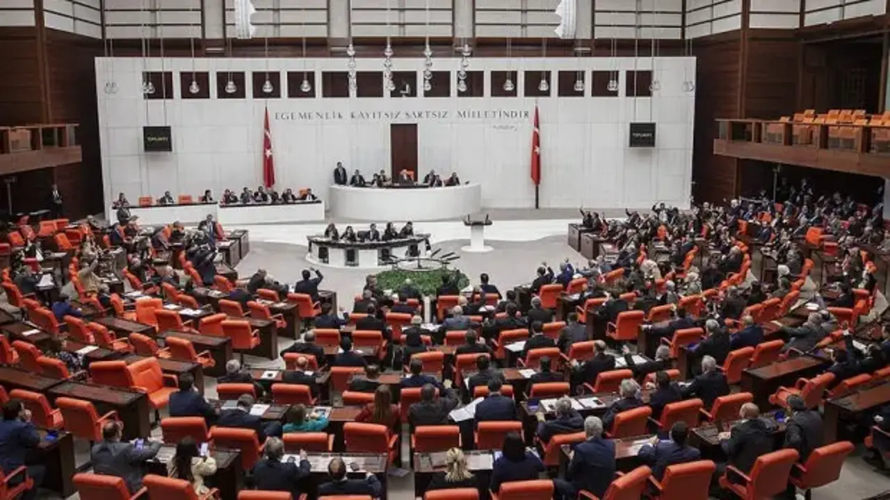 TBMM'de sandalye dağılımı değişti