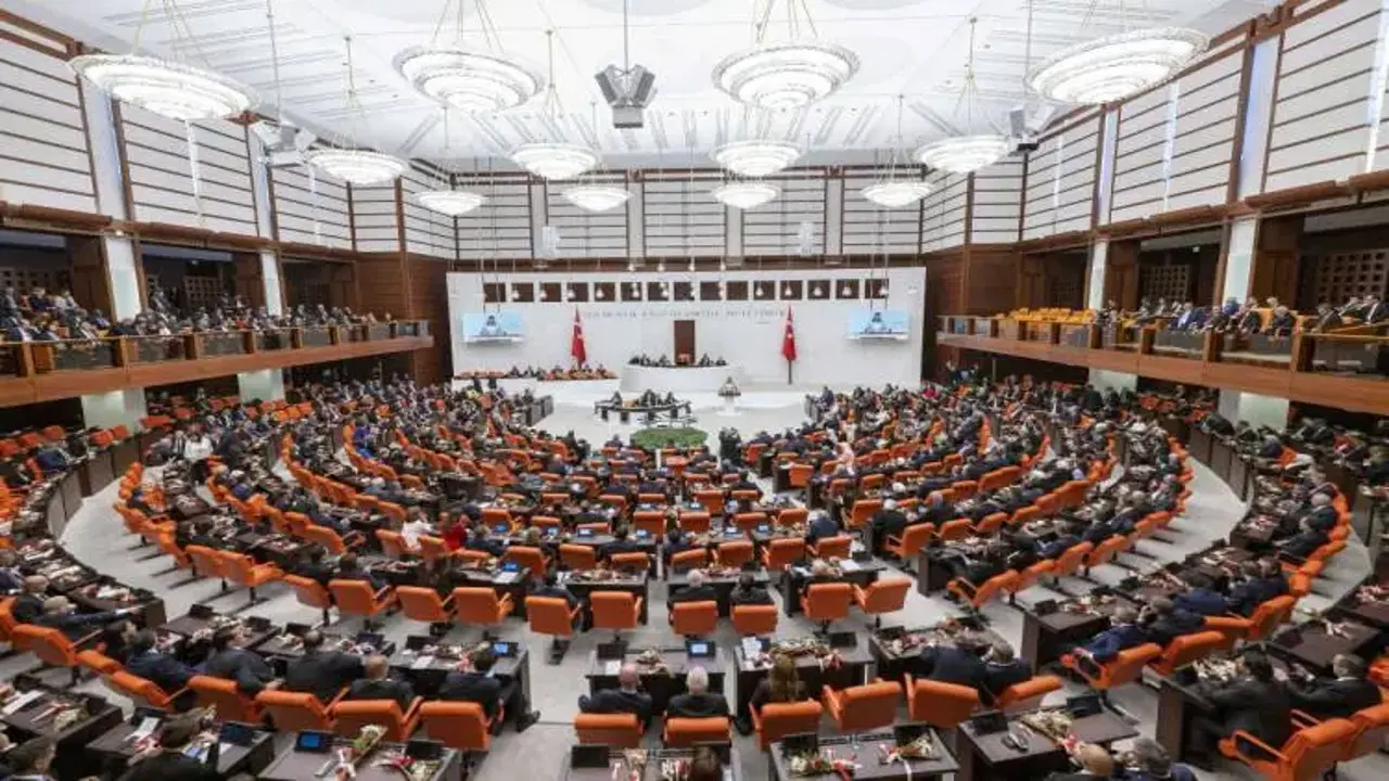 TBMM'de sandalye sayısı değişti! Hangi partinin kaç milletvekili var?