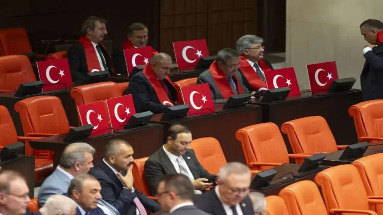 TBMM'deki tarihi oturumdan kareler!