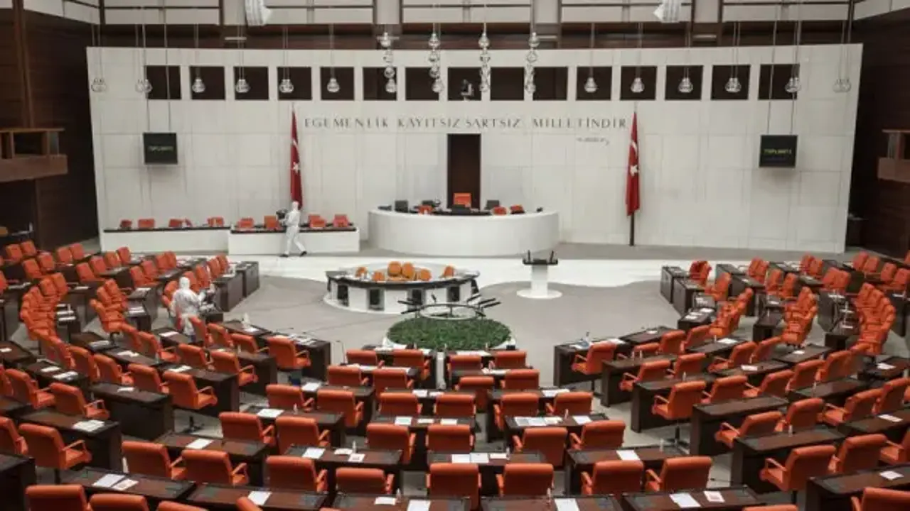 TBMM'nin çalışma süresi uzatıldı