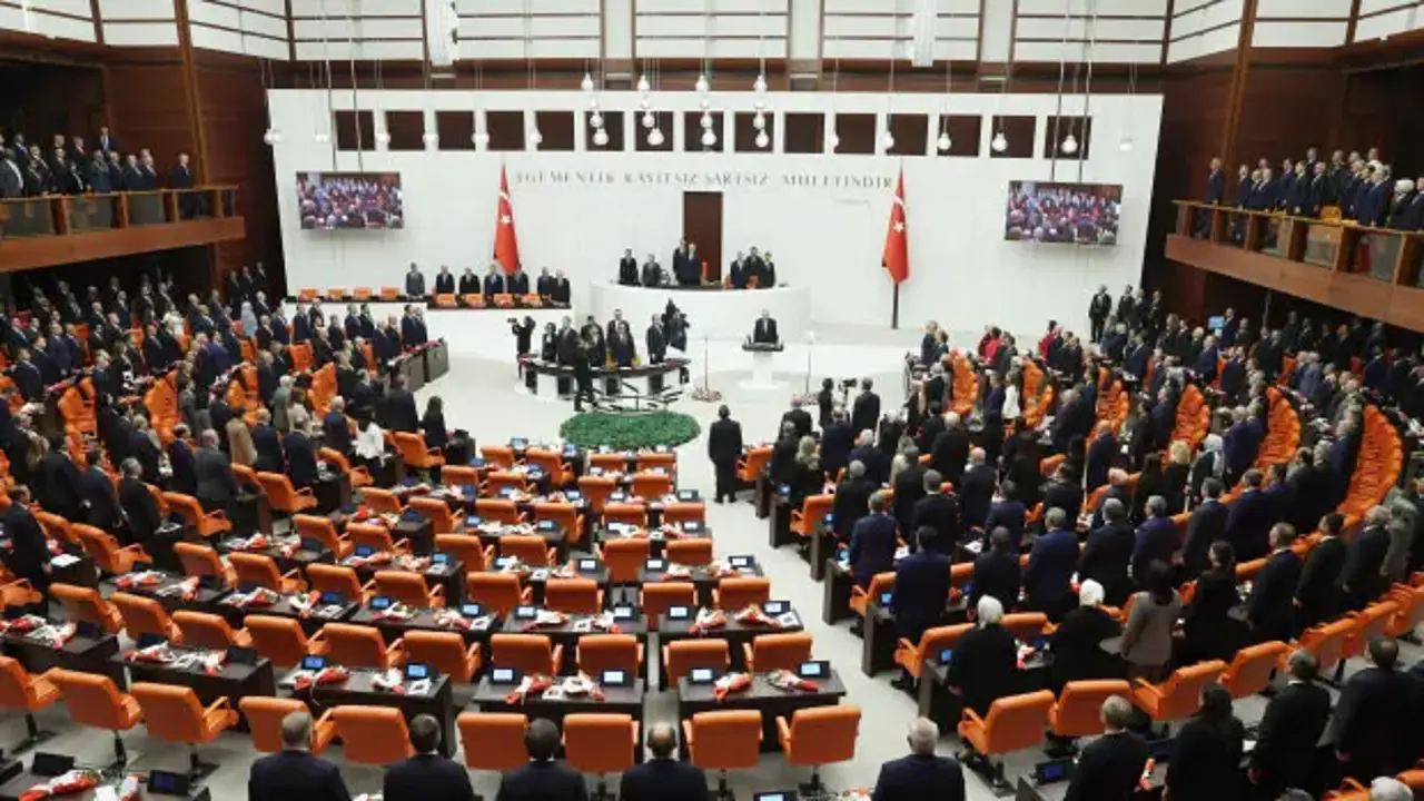 TBMM'ye yazılan ilginç talepler! 60 yaş üstüne yeşil pasaport, üniversitelere 3 yıl...