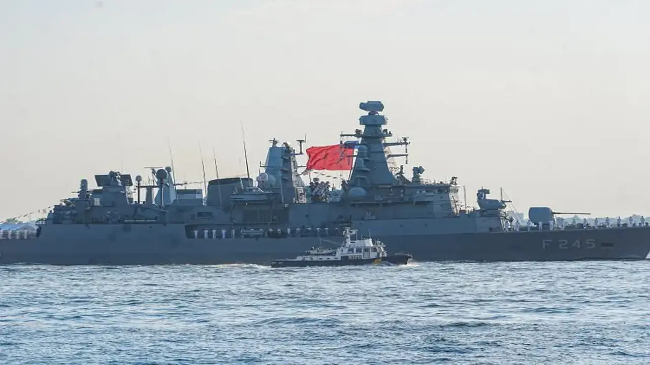 TCG Oruçreis, New York Limanı'na demir attı