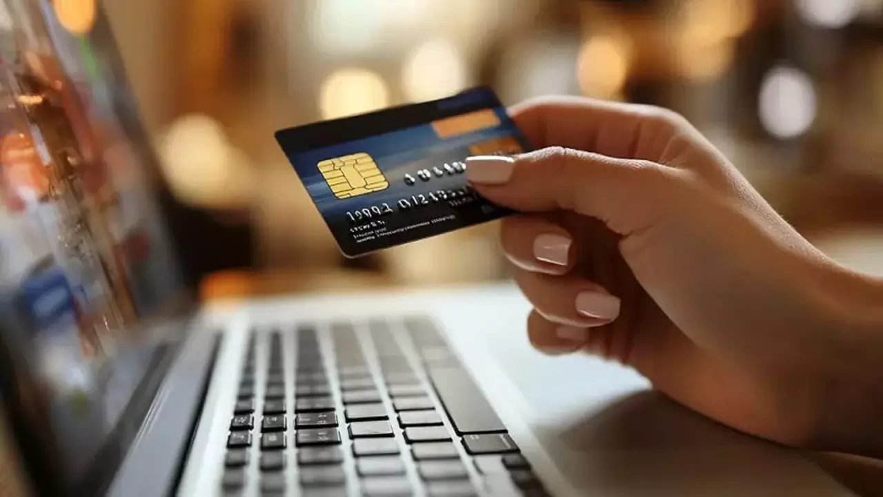 Tek tıkla 700 milyar dolar çöp: İade ekonomisi alarm veriyor