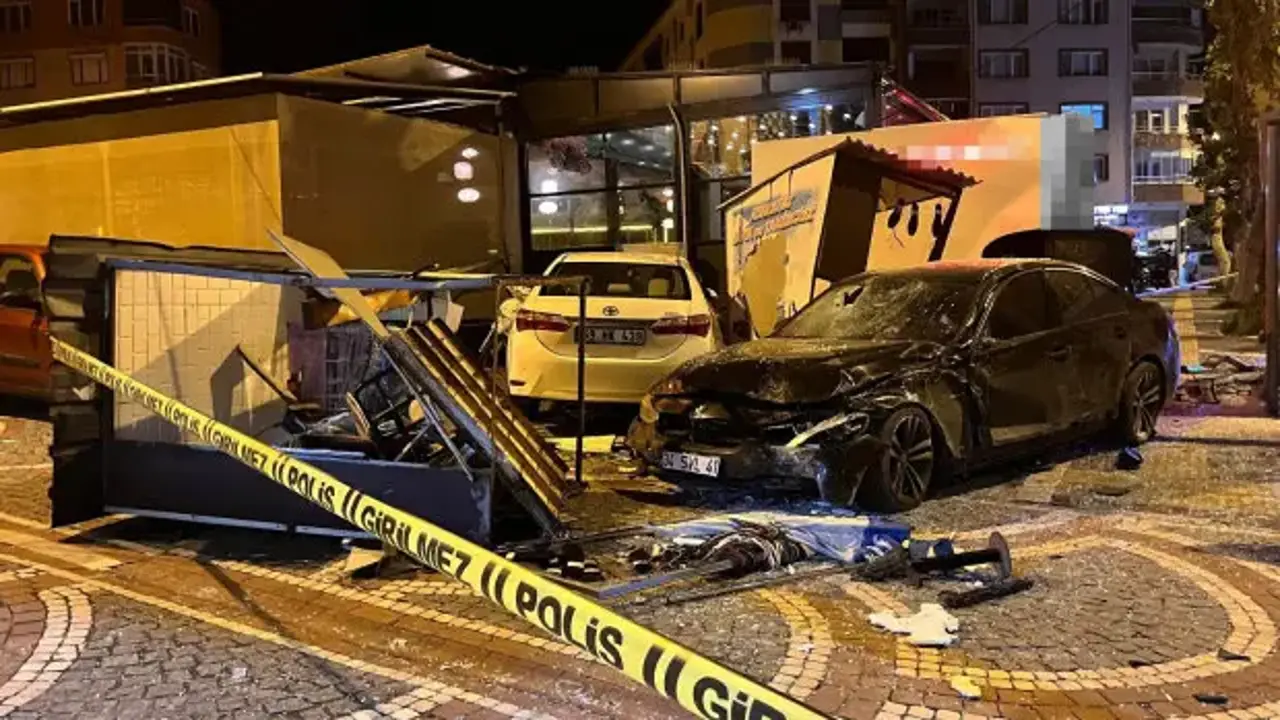 Tekirdağ'da kontrolden çıkan otomobil durağa daldı: 3 yaralı