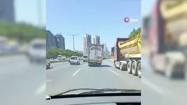 Tem Otoyolu'nda kamyonun tehlikeli yolculuğu kamerada