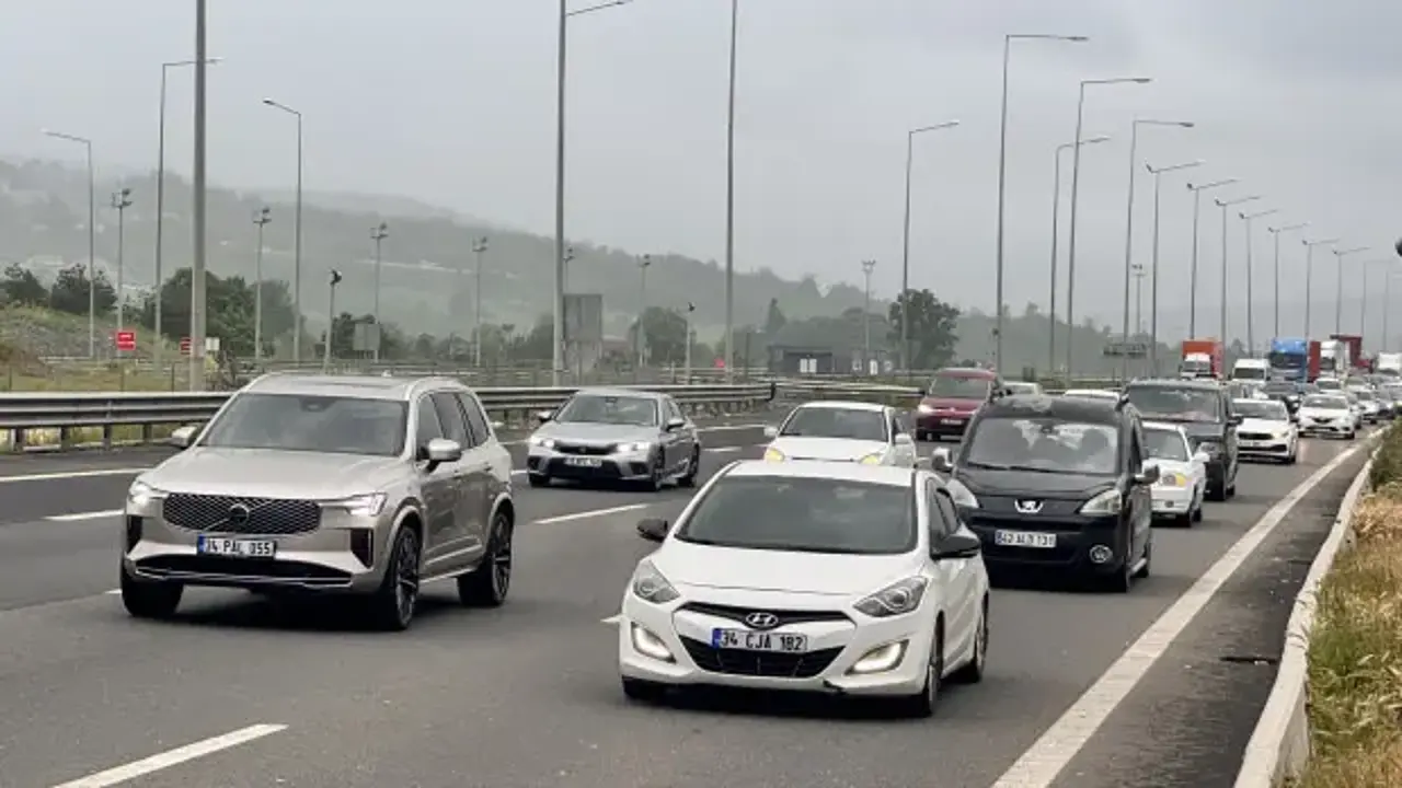 TEM Otoyolu'nu kullanacaklar dikkat! İstanbul yönü trafiğe kapatılıyor