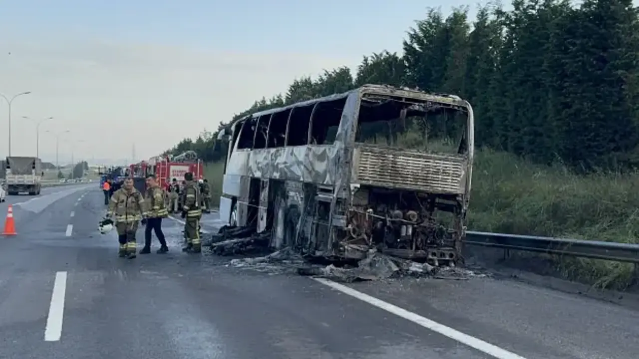 TEM’de korku dolu anlar: 43 kişilik tur otobüsü alev alev yandı