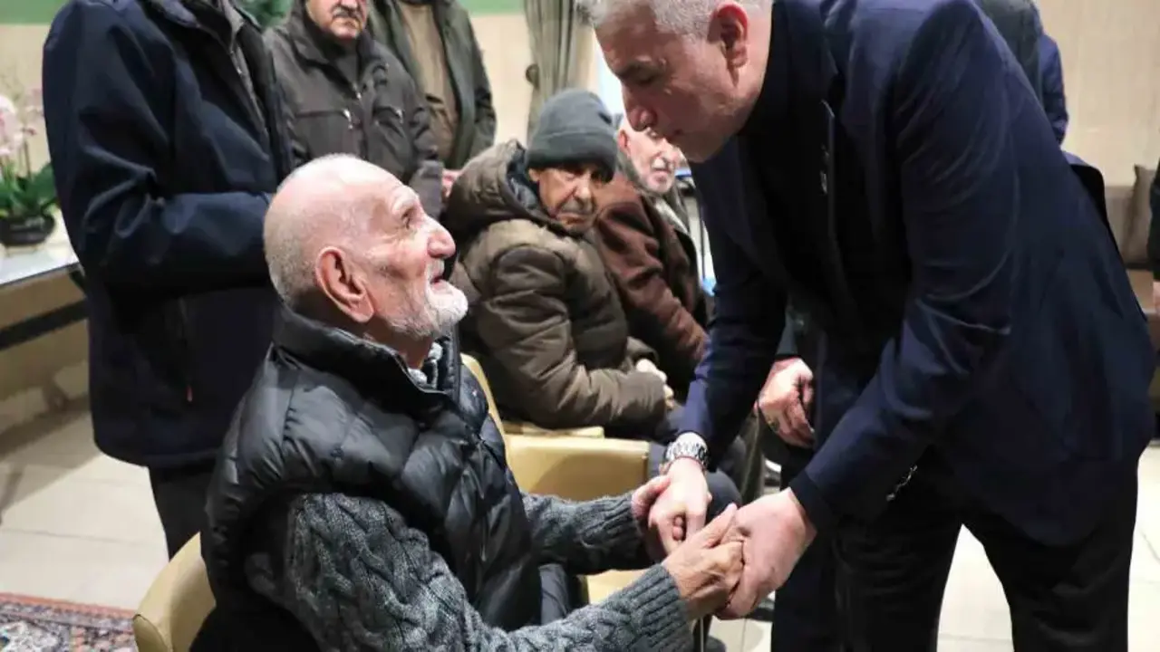 Ticaret Bakanı Bolat, Kurban Bayramı öncesinde Darülaceze'yi ziyaret etti