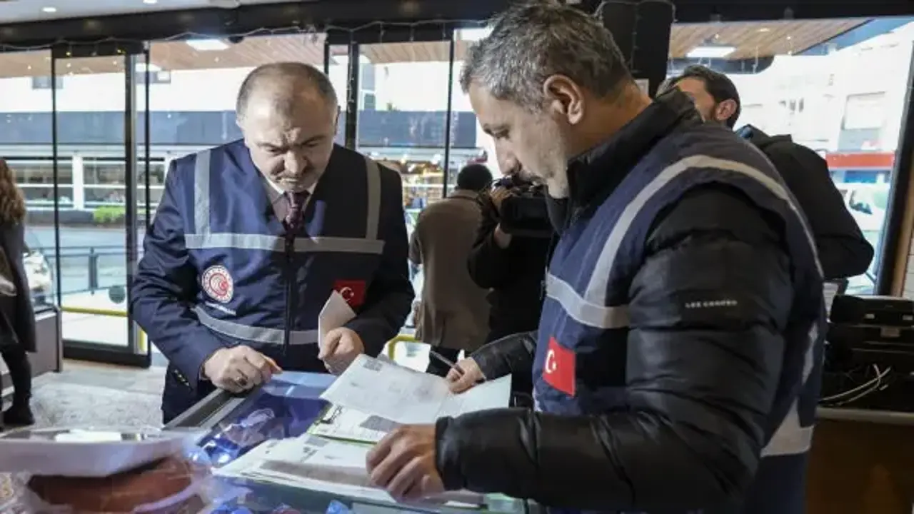 Ticaret Bakanlığı'ndan servis ücreti açıklaması: Bunu yapan işletmeler yandı!
