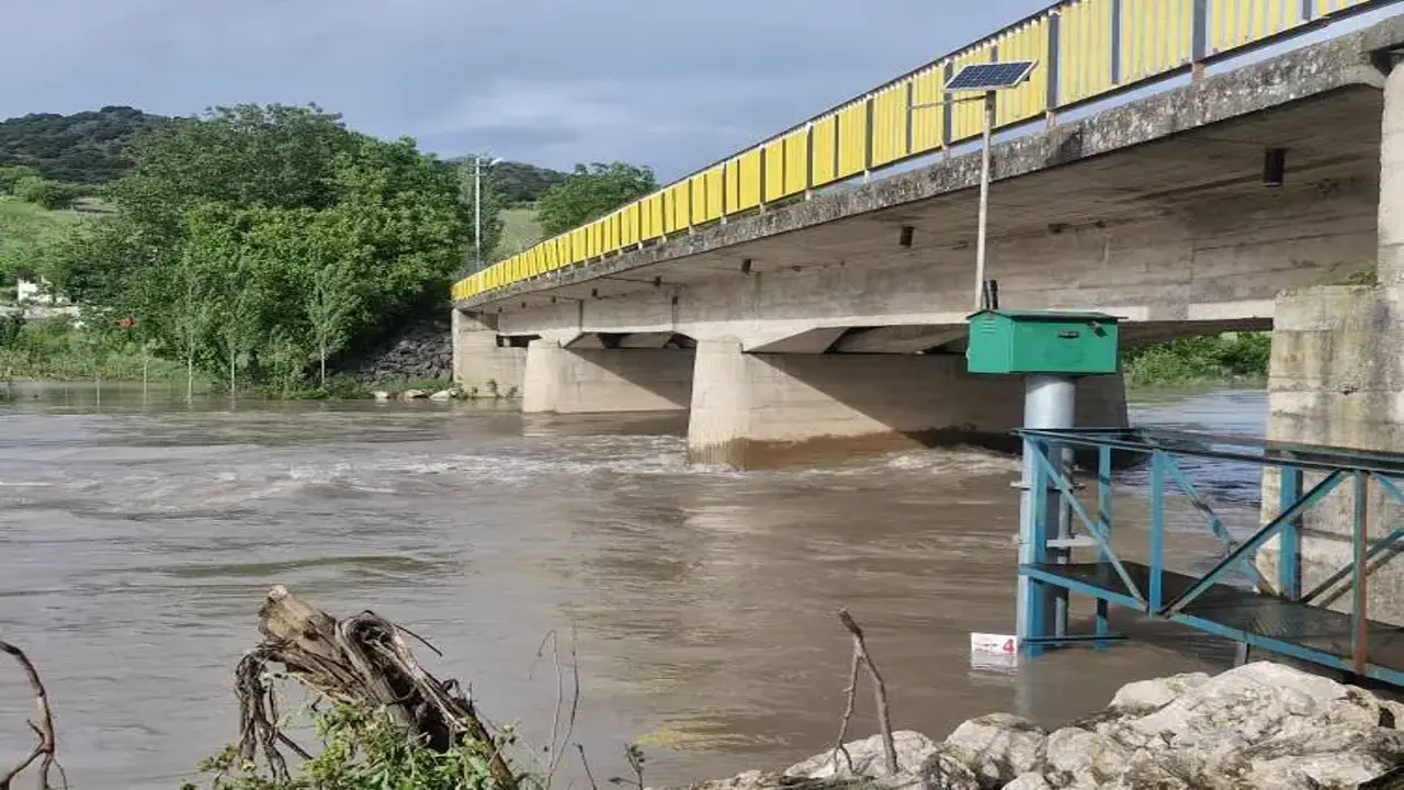 Tokat'ta taşkın paniği! Sular evleri yuttu, 70 hane apar topar tahliye edildi