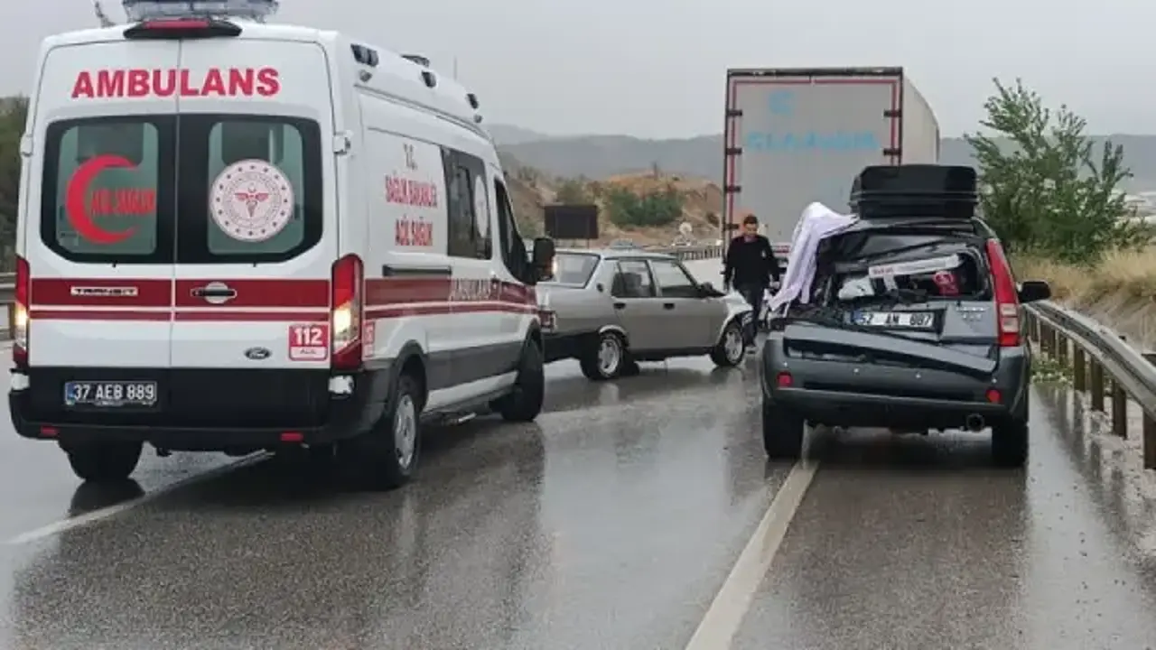Tosya'da art arda 3 ayrı zincirleme kaza: 1 ölü, 12 yaralı