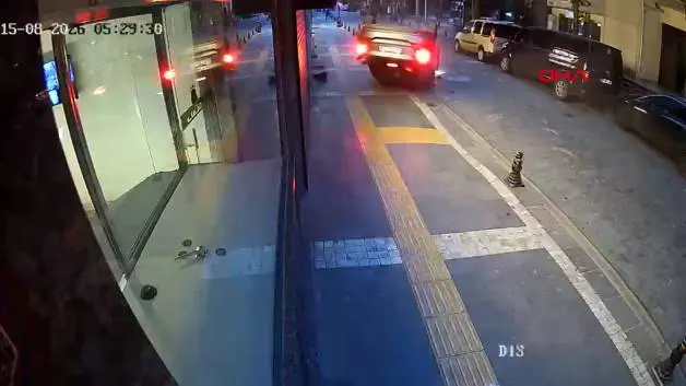 Trabzon'da kontrolden çıkan araç takla attı: Dehşet anı kamerada