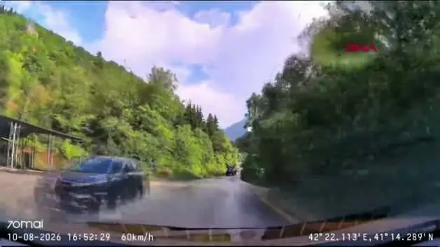 Trafik canavarı kamyon sürücüsü az kalsın taksiyi biçiyordu