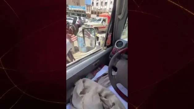 Trafikte su satar gibi tabanca sattı!