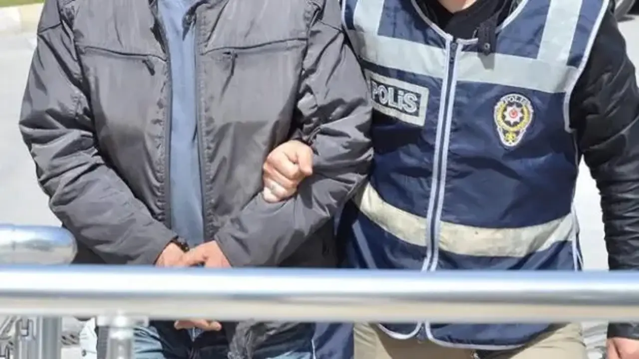 Tramvayda yankesicilik yapan yabancı uyruklu 3 zanlı tutuklandı