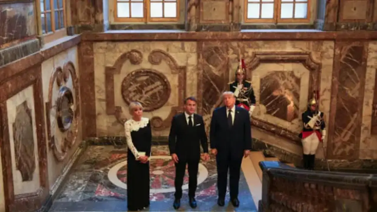 Trump'ın şakası dünya gündeminde: Gözünü Versay altınlarına dikti