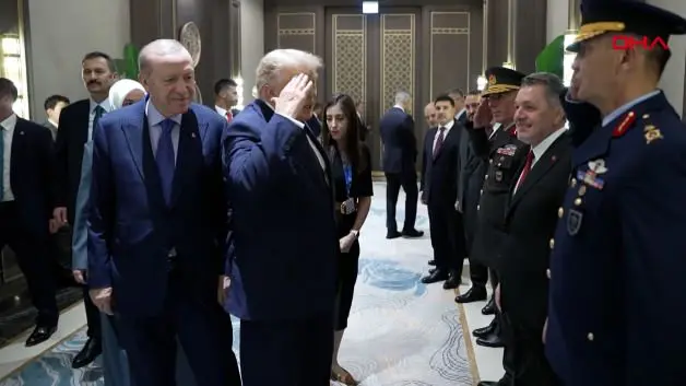 Trump'tan karşılama heyetindeki Türk komutanlara asker selamı...