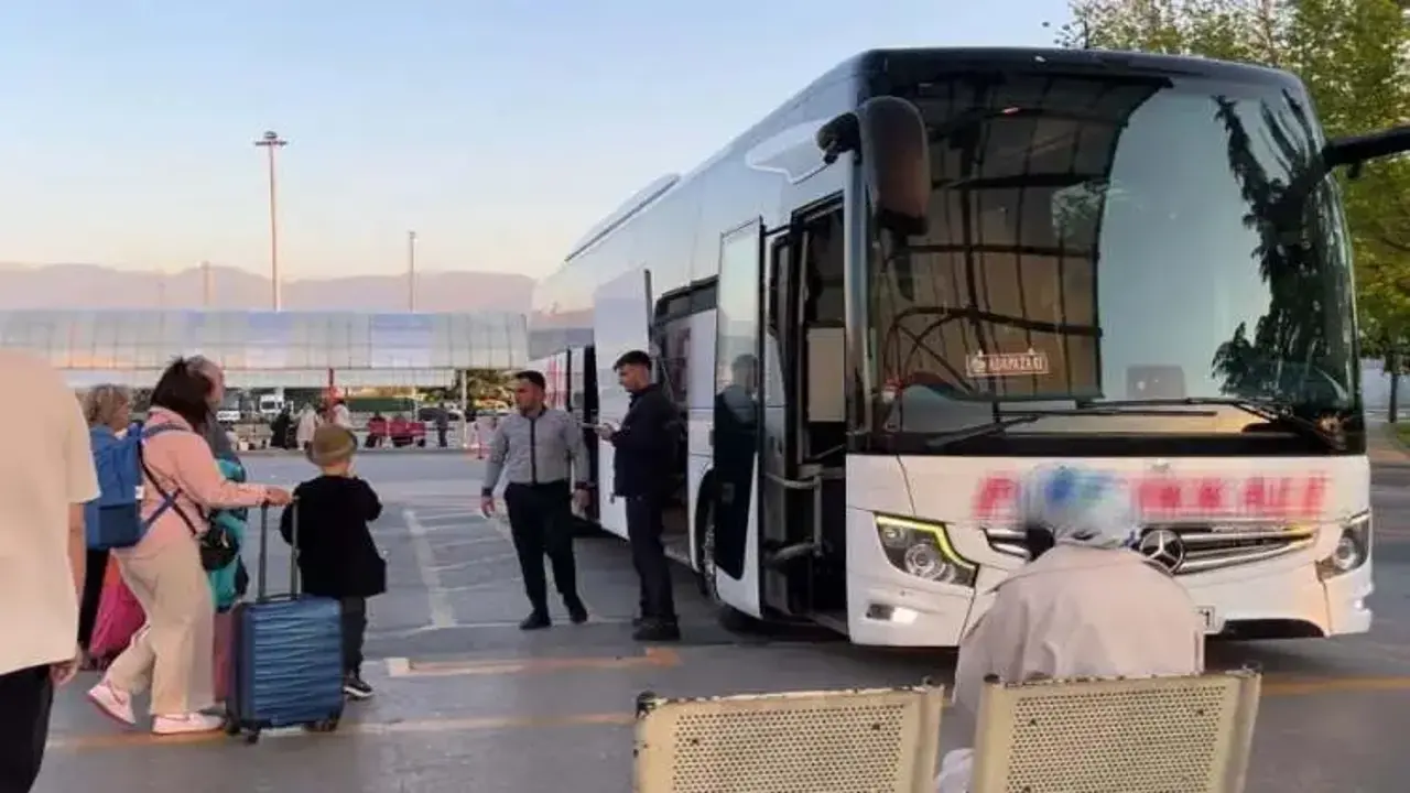 Tüm Türkiye'nin konuştuğu çocuk yeni hayatı için yola çıktı