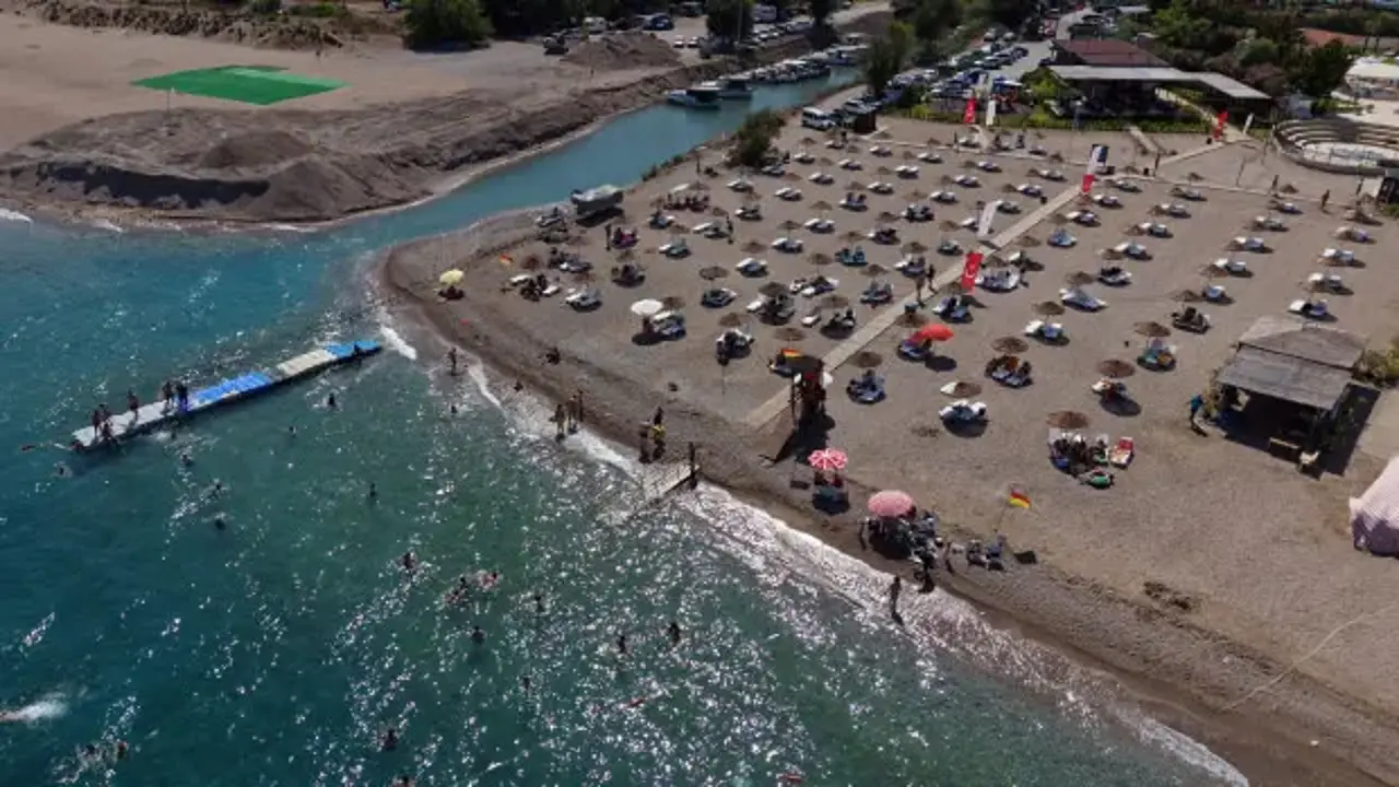 Turist bölgelerinde ücretsiz halk plajı sayısı yükseliyor: Yoğun ilgi!