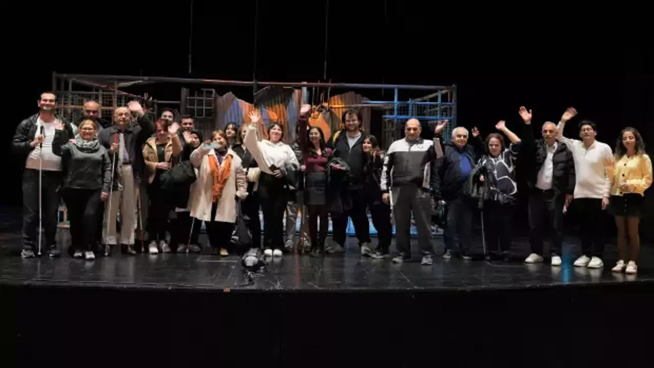 Türk Telekom, “Erişilebilir Tiyatro” projesi kapsamında “Ebedi Barış” oyununu erişilebilir kıldı