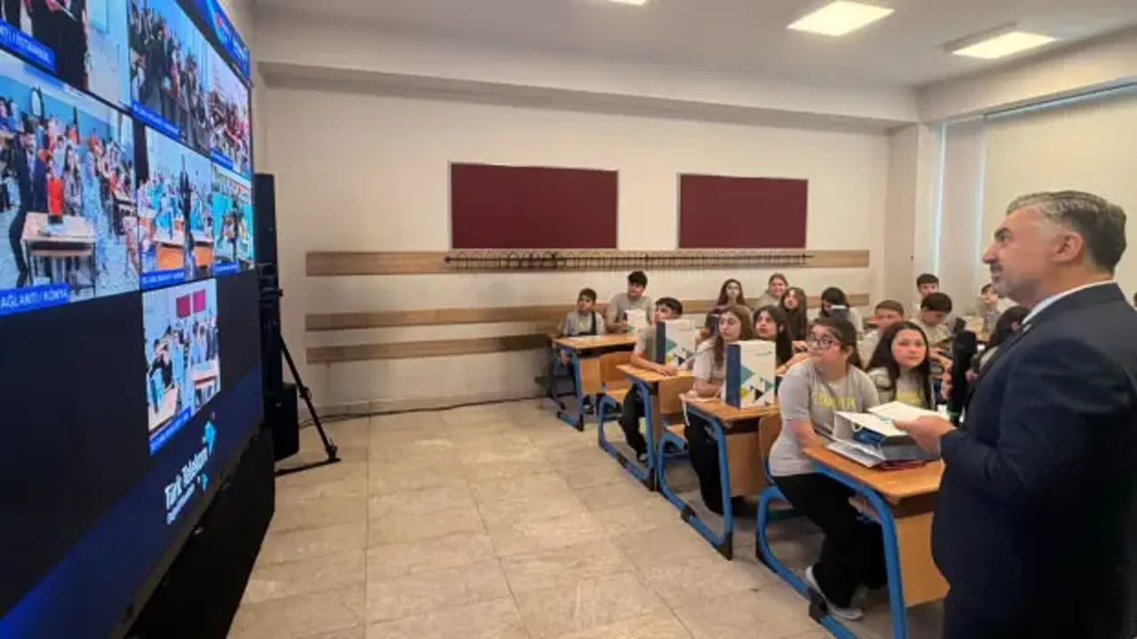 Türk Telekom, TahtApp uygulamasıyla çocuklara ışık oldu; 5G ile karne heyecanı 7 ilde eş zamanlı yaşandı