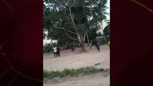 Türk ziyaretçiden Afrika’da anlamlı hareket: Çocuklara top almaları için harçlık verdi