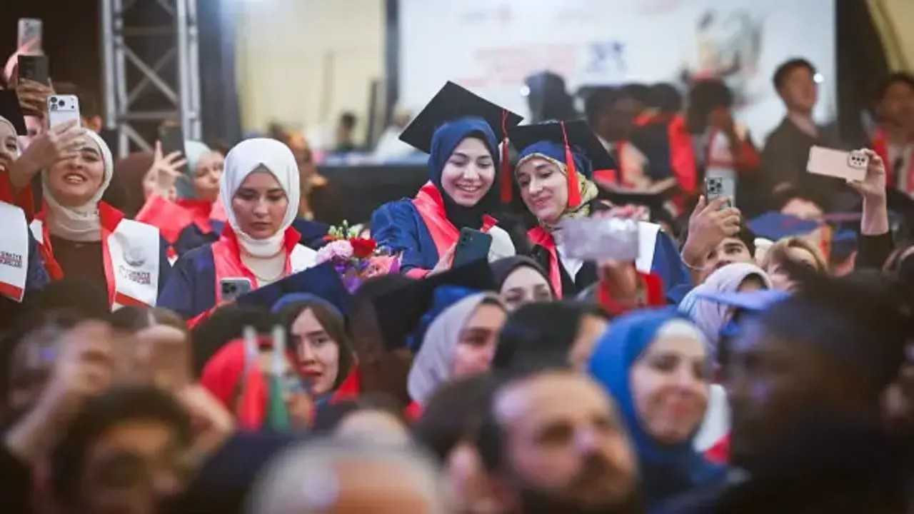 Türkiye'den dünyaya uzanan gönül köprüsü! 110 ülkeden öğrenci mezun oldu